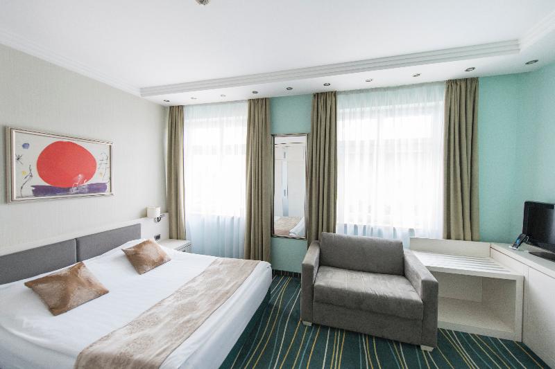 اتاق استاندارد با چشم‌انداز استخر, Dolce by Wyndham Barcelona Resort
