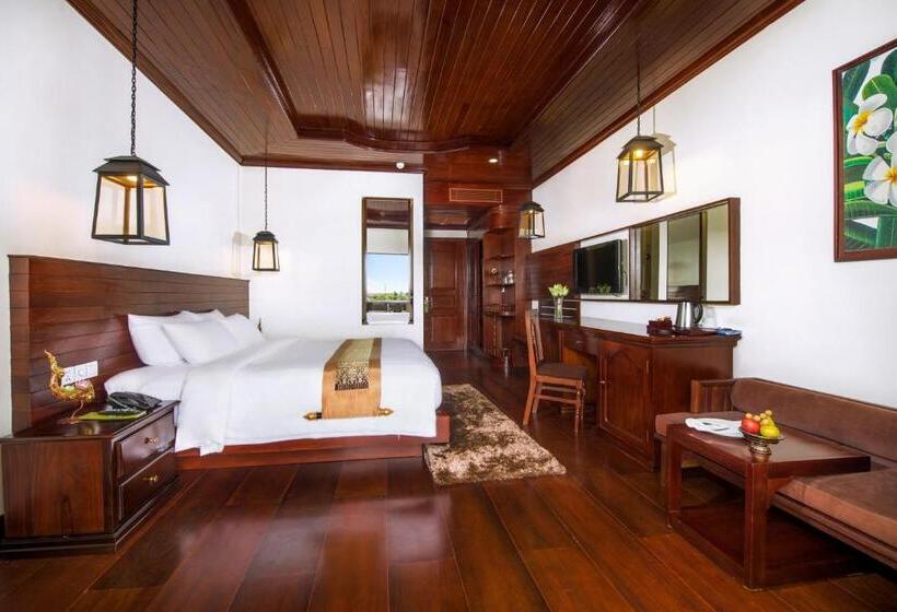 Номер Deluxe Кровать Кинг, Borei Angkor Resort & Spa