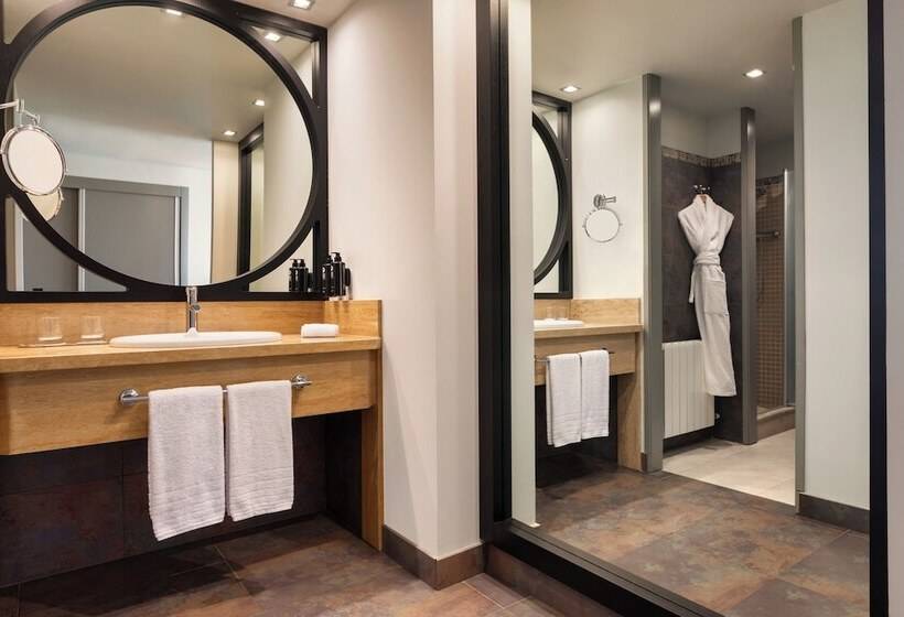 اتاق استاندارد با چشم‌انداز استخر, Dolce by Wyndham Barcelona Resort