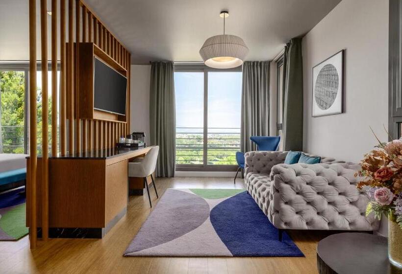 سوئیت با تخت بزرگ, Dolce by Wyndham Barcelona Resort
