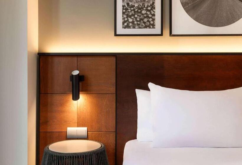 اتاق استاندارد با تخت بزرگ برای معلولان, Dolce by Wyndham Barcelona Resort