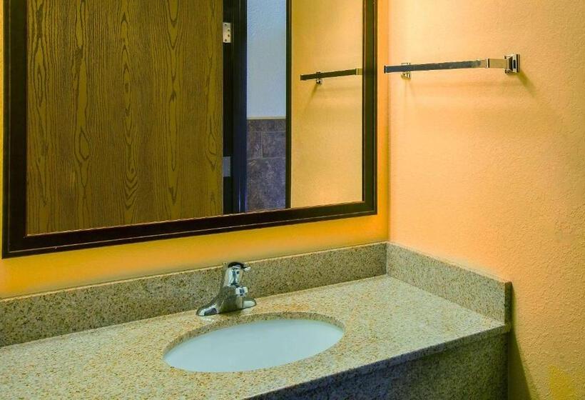 Номер Deluxe Кровать Кинг, Americinn By Wyndham Chamberlain  Conference Center