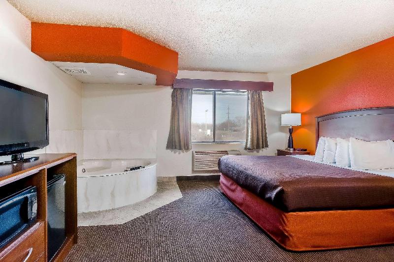 Люкс Deluxe Кровать Кинг, Americinn By Wyndham Chamberlain  Conference Center