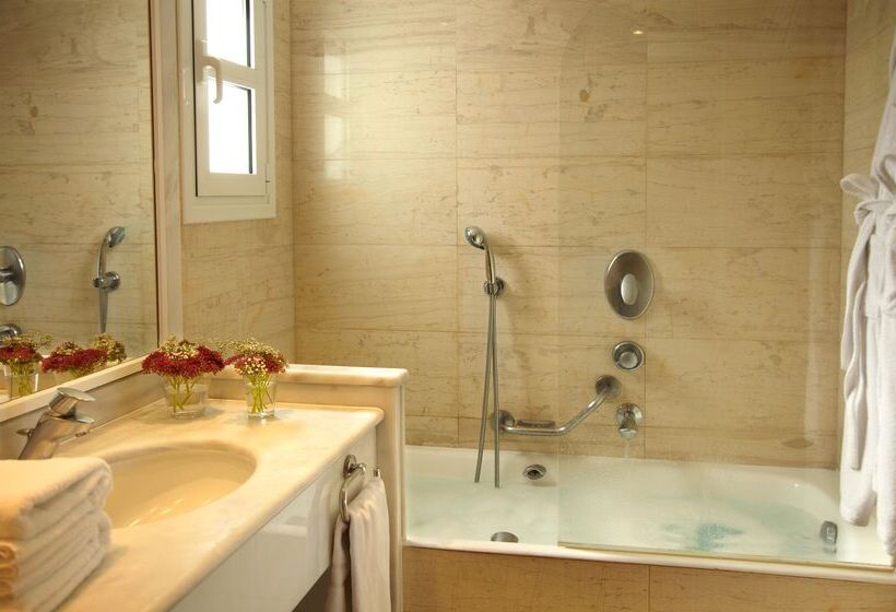 Семейный Номер, Neptune Luxury Resort