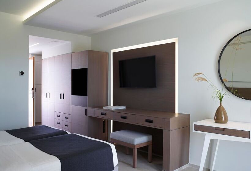 Семейный Номер Deluxe, Neptune Luxury Resort