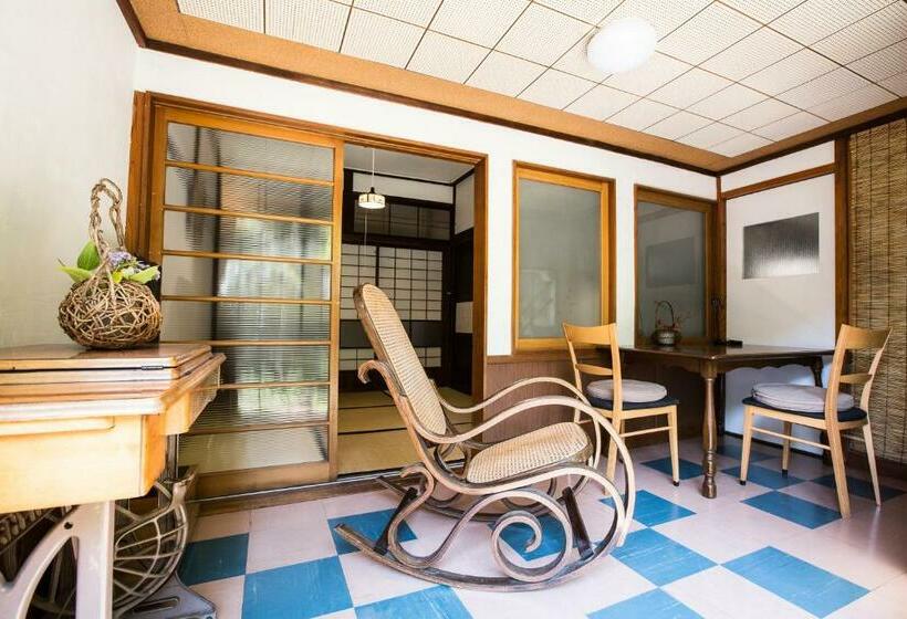 バス共有のスタンダードルーム, Guest House Kura