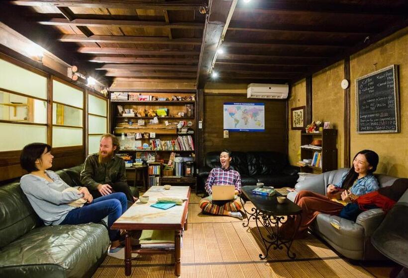 バスルーム共有のトリプルスタンダード, Guest House Kura