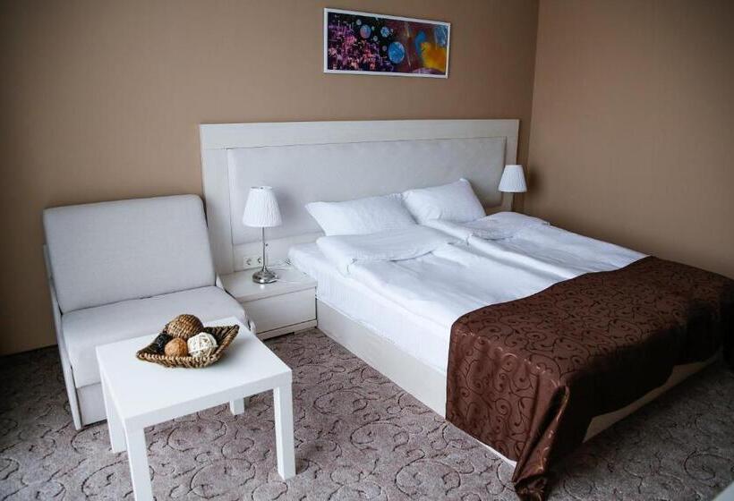 Номер Стандарт с Балконом, Einstein House & Spa