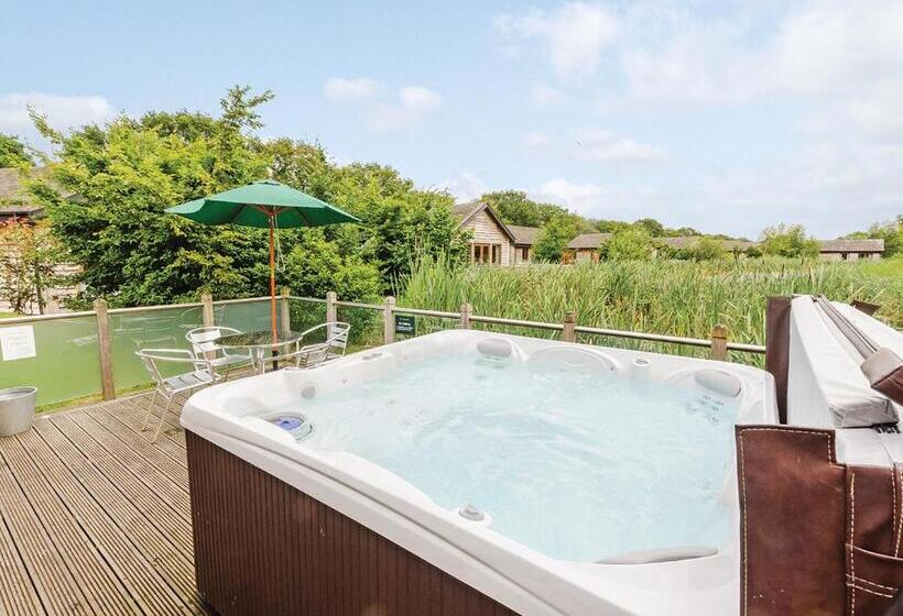Дом 2 Спальни, Oakwood Lodges