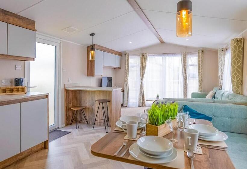 Дом 3 Спальни, Wild Rose Holiday Park