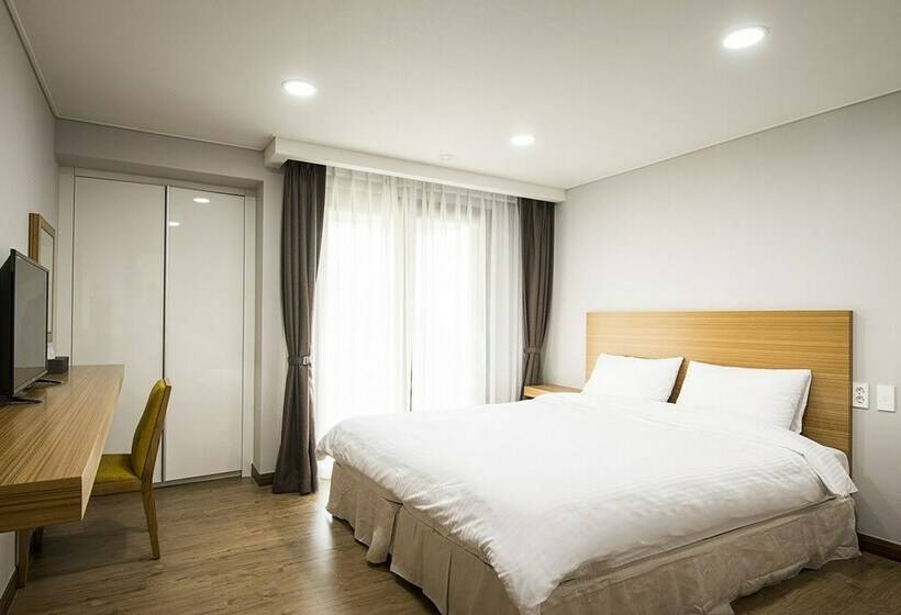 Family Suite, W Ocean Pension