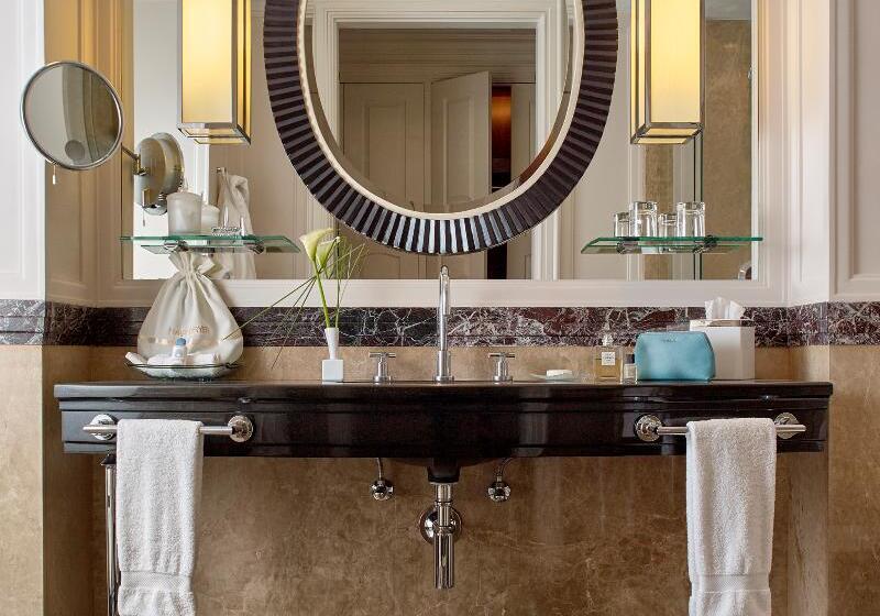 اتاق استاندارد با چشم‌انداز رودخانه, Four Seasons Hotel Gresham Palace Budapest
