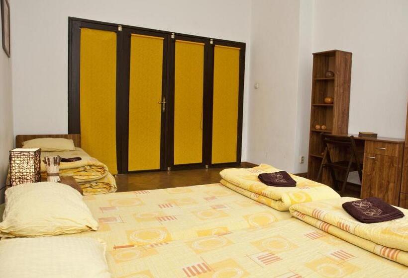 Номер Стандарт Трехместный, Hostel Mostel Sofia