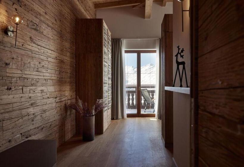 سوییت با چشم‌انداز کوه, Top Hotel Hochgurgl