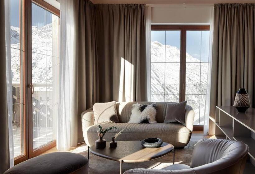 سوییت با چشم‌انداز کوه, Top Hotel Hochgurgl
