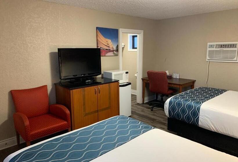 带2个双人床的标准工作室, Champlain Motor Inn
