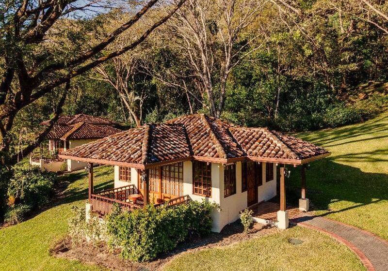 بانگلوی سوپریور, Borinquen Thermal Resort