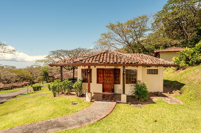 بانگلوی سوپریور, Borinquen Thermal Resort