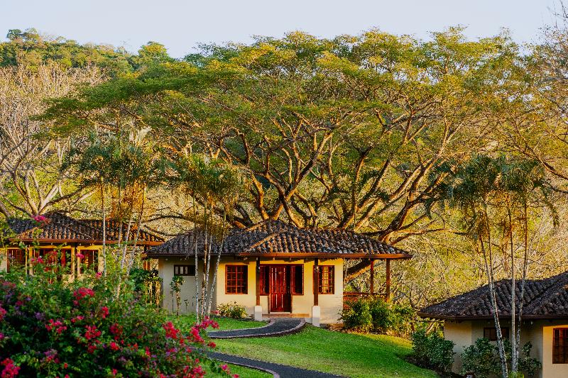 بانگلوی استاندارد, Borinquen Thermal Resort