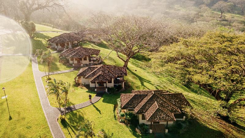 بانگلوی استاندارد, Borinquen Thermal Resort