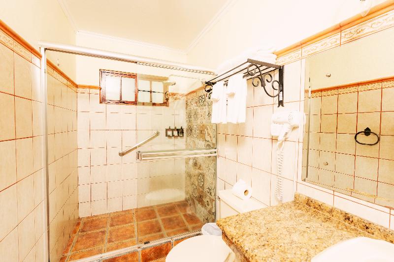 بانگلوی استاندارد, Borinquen Thermal Resort