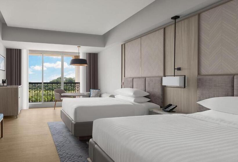 Номер Deluxe Вид на Бассейн, Putrajaya Marriott