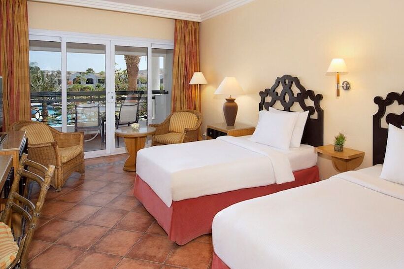 اتاق لوکس با چشم‌انداز استخر, Jaz Sharm Dreams