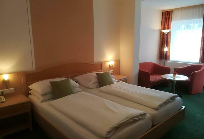スタンダード４人部屋, Landhotel Restaurant Willingshofer