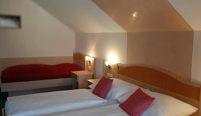 スタンダード４人部屋, Landhotel Restaurant Willingshofer