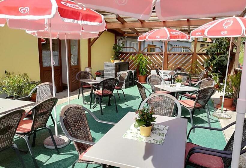Трехместный Номер Классика, Landhotel Restaurant Willingshofer