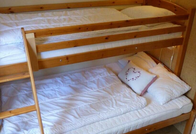 バス共有のスタンダードルーム, Nya Skogsgården Hostel