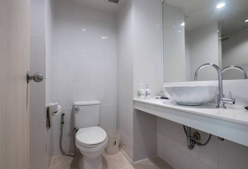 اتاق سوپریور با چشم‌انداز استخر, Diamond Cottage Resort & Spa