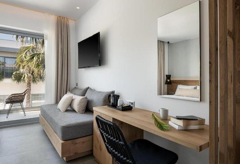 Quarto Quádruplo Deluxe, Magda