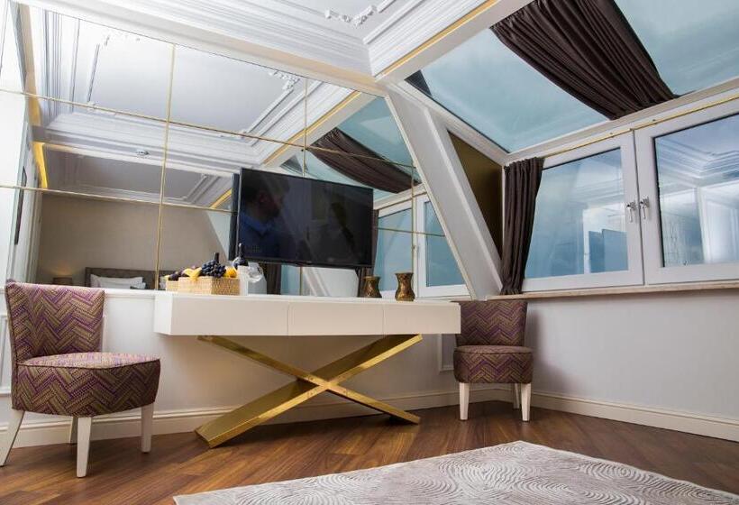 سوییت با چشم‌انداز دریا, Mina Hotel   Special Category