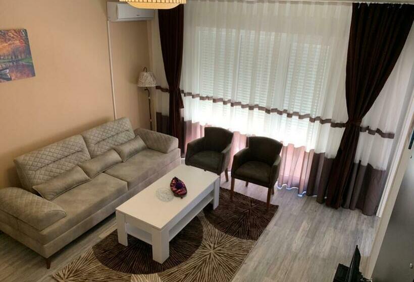 اتاق خانوادگی, Apartments Divoli
