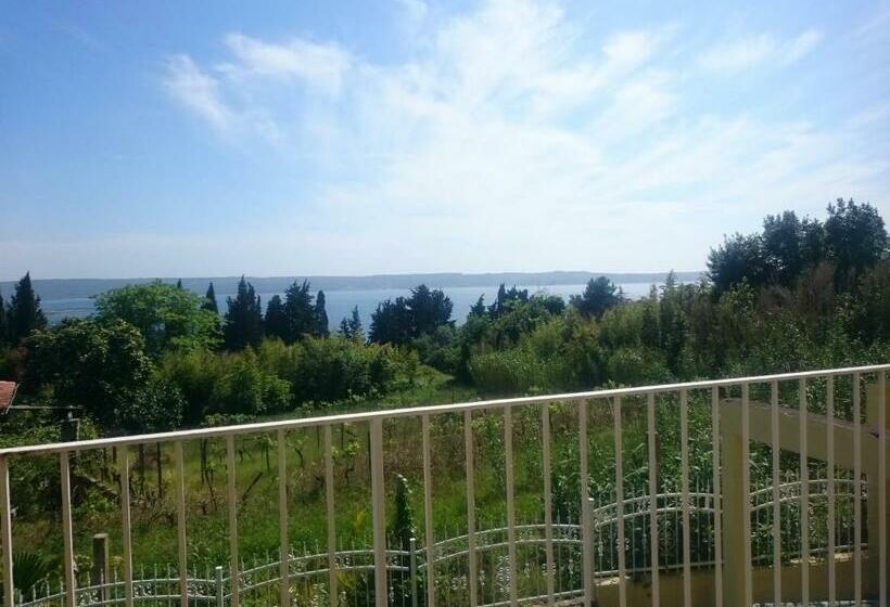 اتاق استاندارد با بالکن و چشم‌انداز دریا, Guest House Vila Luka