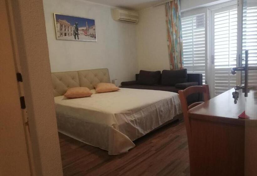 اتاق استاندارد با بالکن و چشم‌انداز دریا, Guest House Vila Luka