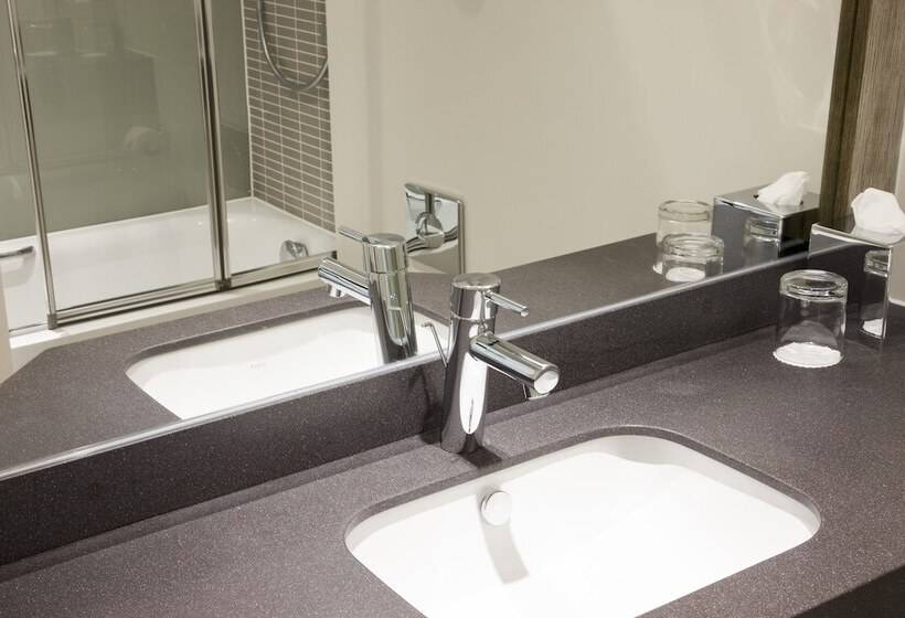 اتاق استاندارد برای معلولان, Holiday Inn Lancaster, An Ihg