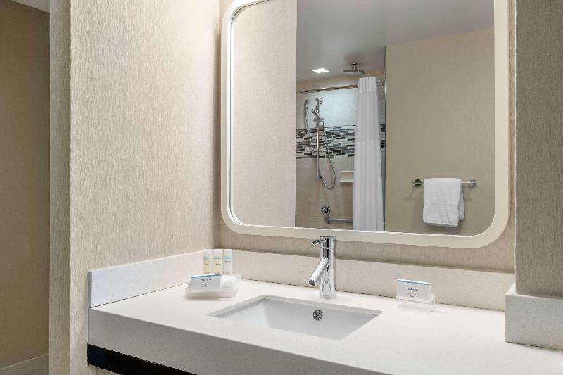 اتاق استاندارد, Holiday Inn Lancaster, An Ihg