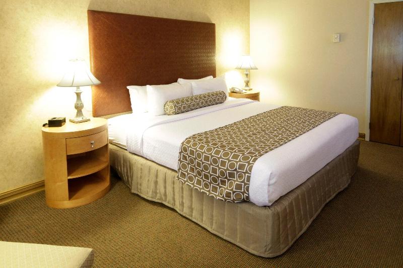 キングサイズベッドのスタンダードルーム, Crowne Plaza Torreon, An Ihg