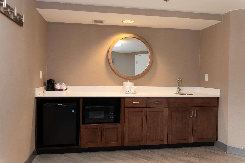 Люкс Кровать Кинг, Hampton Inn & Suites Arlington Crystal City Dca