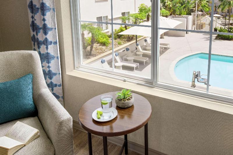 חדר סטנדרט עם מיטת קינג, Hilton Garden Inn Carlsbad Beach