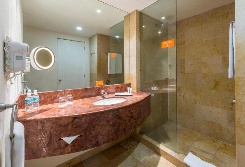 Номер Deluxe Кровать Кинг, Real Inn Perinorte
