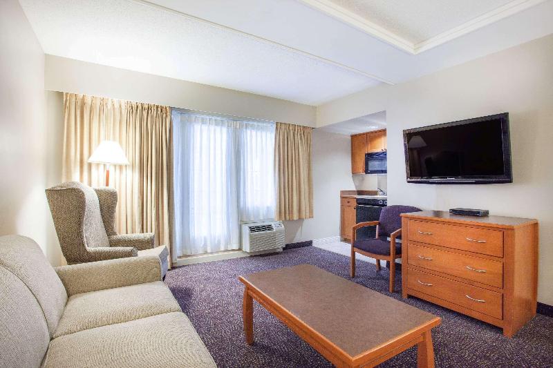 سوئیت با تخت بزرگ, Super 8 By Wyndham Castlegar Bc