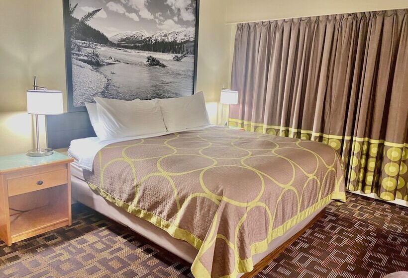 سوئیت با تخت بزرگ, Super 8 By Wyndham Castlegar Bc