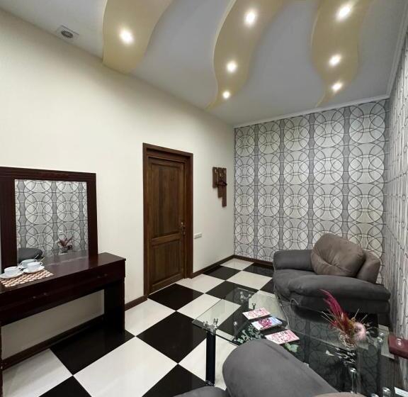 اتاق لوکس با بالکن, Royal Plus