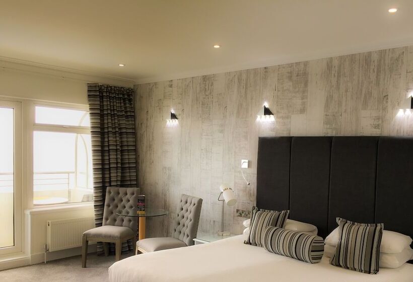 اتاق سوپریور با چشم‌انداز دریا و بالکن, Cumberland Hotel   Oceana Collection