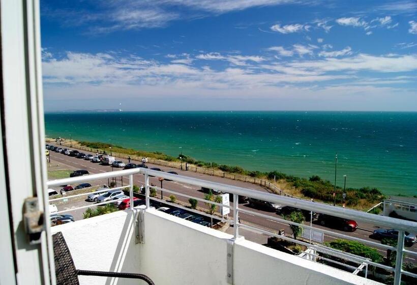 اتاق خانوادگی با چشم‌انداز دریا, Cumberland Hotel   Oceana Collection