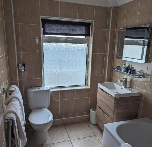 اتاق سوپریور با چشم‌انداز دریا و بالکن, Cumberland Hotel   Oceana Collection