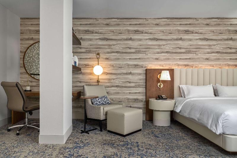 سوئیت با تخت بزرگ, Doubletree By Hilton Hotel Dallas – Love Field